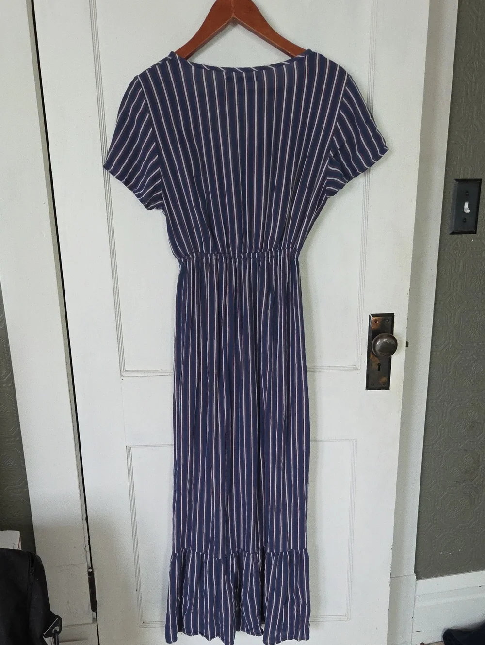 Flowy Abercrombie & Fitch Maxi Dress with Front Tie